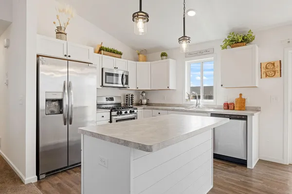 $425,000 | 423 Eagle Street Northwest, Isanti, MN 55040