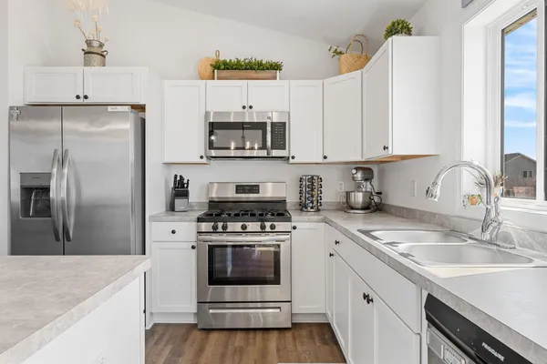 $425,000 | 423 Eagle Street Northwest, Isanti, MN 55040