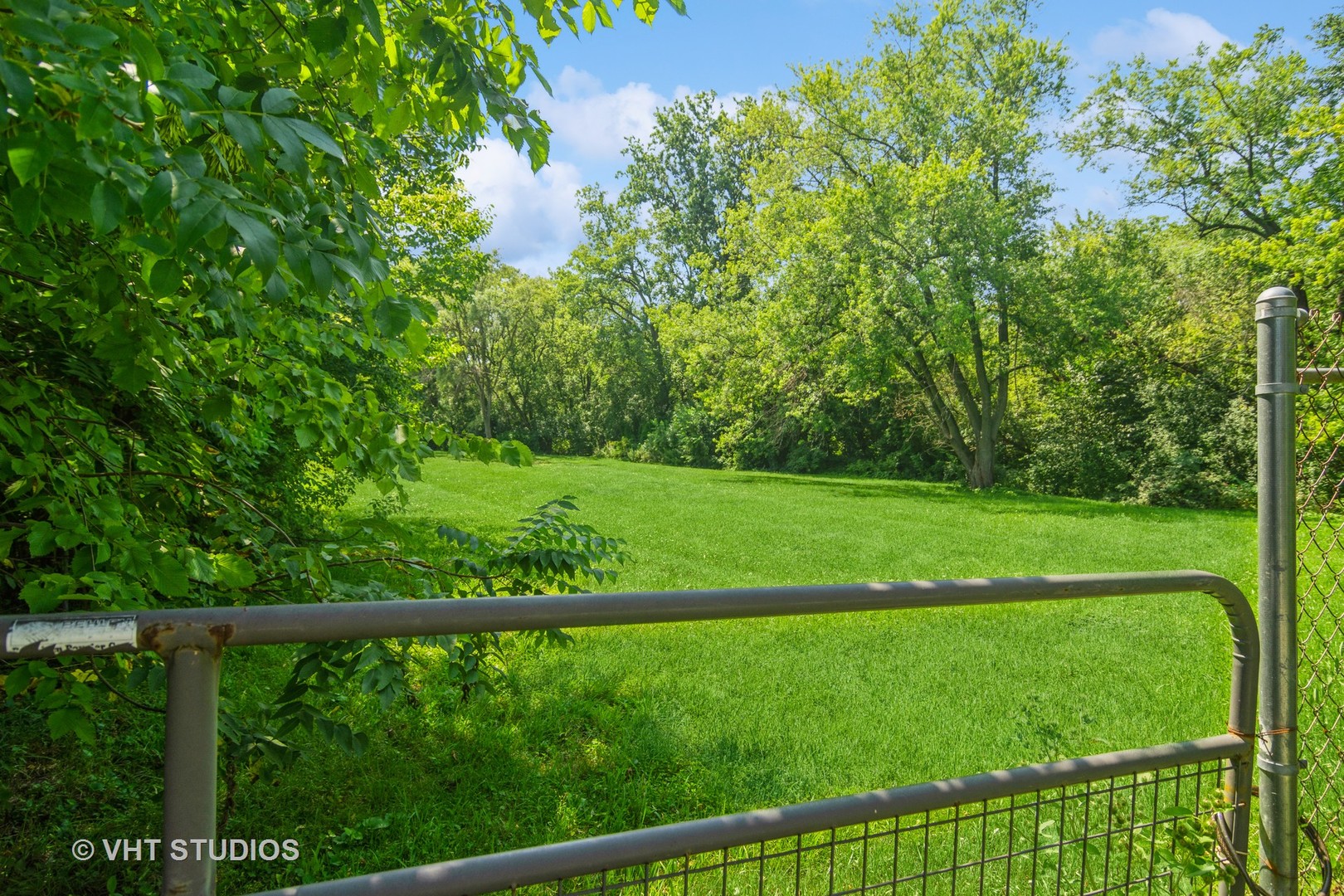 315 Johnson Street Palatine, IL 60067 - Photo 9 of 10 a view of a balcony with a garden