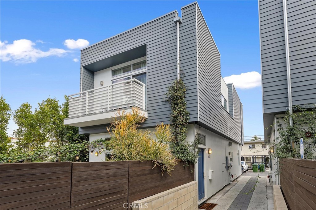 2006 1/2 Preuss Road Los Angeles, CA 90034 - Photo 1 of 1 Gallery Image 1