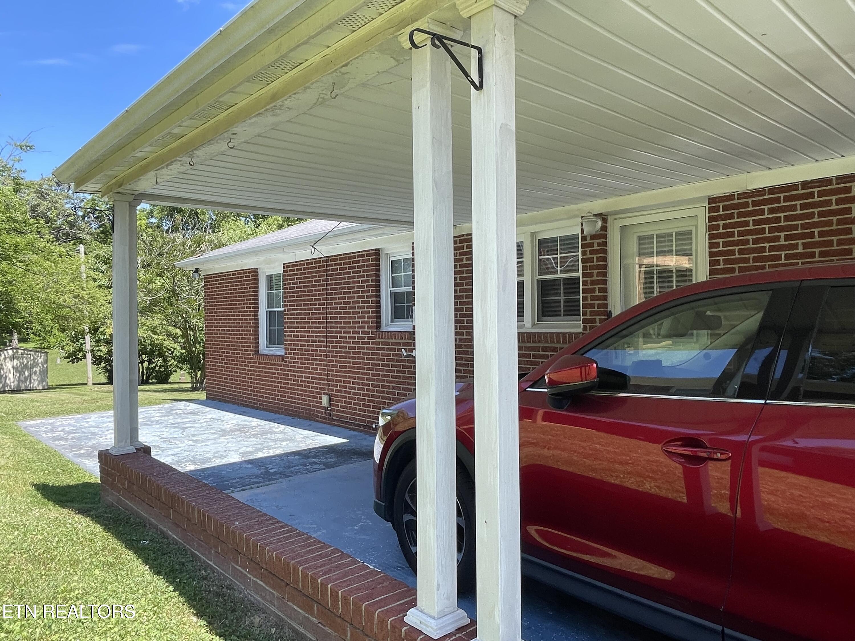 217 West Hicks Street Clinton, TN 37716 - Photo 2 of 41 IMG_5227