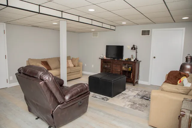 $575,000 | 10 Ironwood Lane, West Hartford, CT 06117