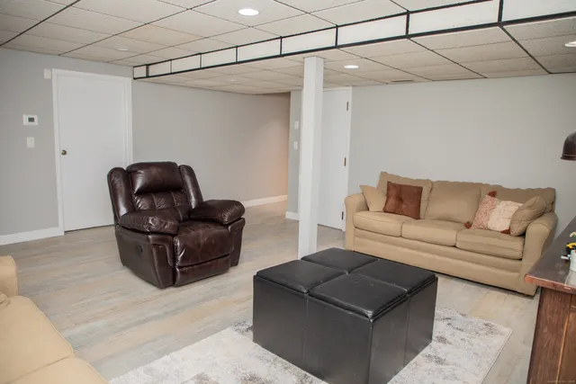 $575,000 | 10 Ironwood Lane, West Hartford, CT 06117