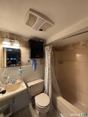 $575,000 | 10 Ironwood Lane, West Hartford, CT 06117