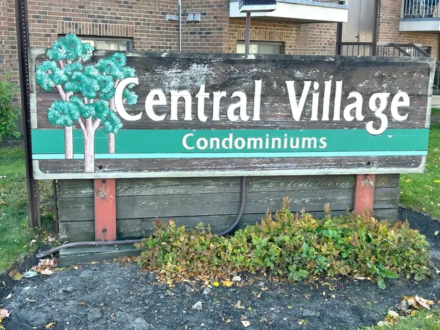 $179,000 | 709 West Central Road, Unit C5, Mount Prospect, IL 60056