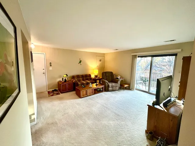 $179,000 | 709 West Central Road, Unit C5, Mount Prospect, IL 60056