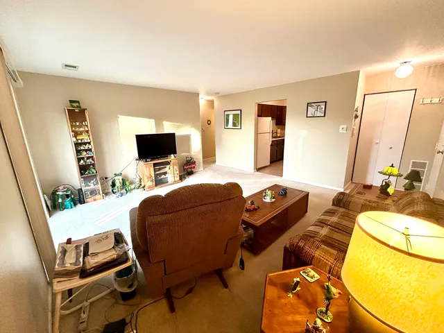 $179,000 | 709 West Central Road, Unit C5, Mount Prospect, IL 60056