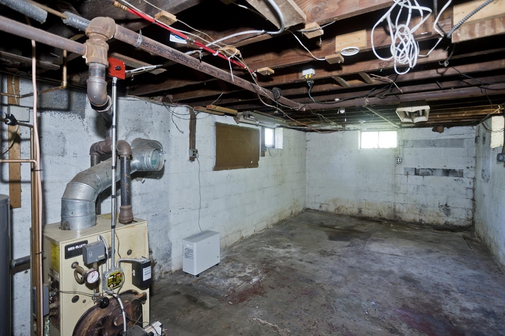 135 Lucerne Road Springfield, MA 01119 - Photo 35 of 40