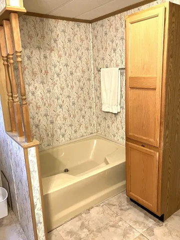 $38,000 | 6801 South La Grange Road, Unit D16, Hodgkins, IL 60525