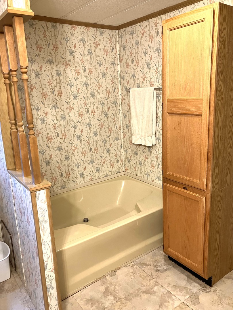 6801 South La Grange Road, Unit D16 Hodgkins, IL 60525 - Photo 13 of 25