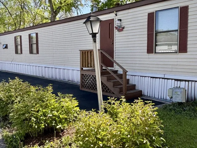 $38,000 | 6801 South La Grange Road, Unit D16, Hodgkins, IL 60525
