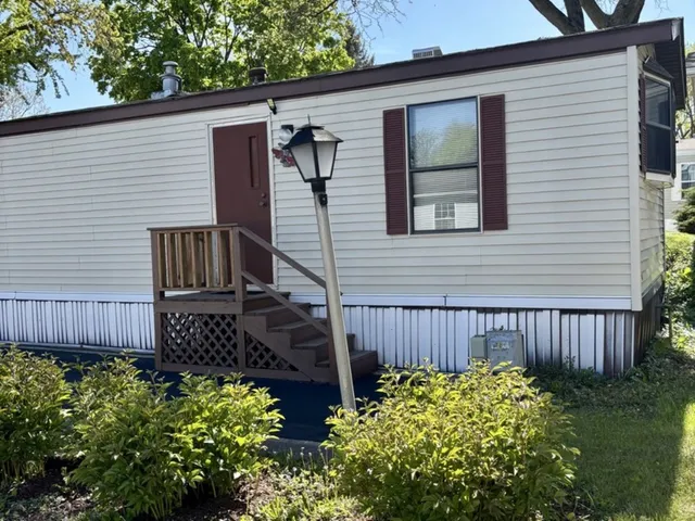 $38,000 | 6801 South La Grange Road, Unit D16, Hodgkins, IL 60525