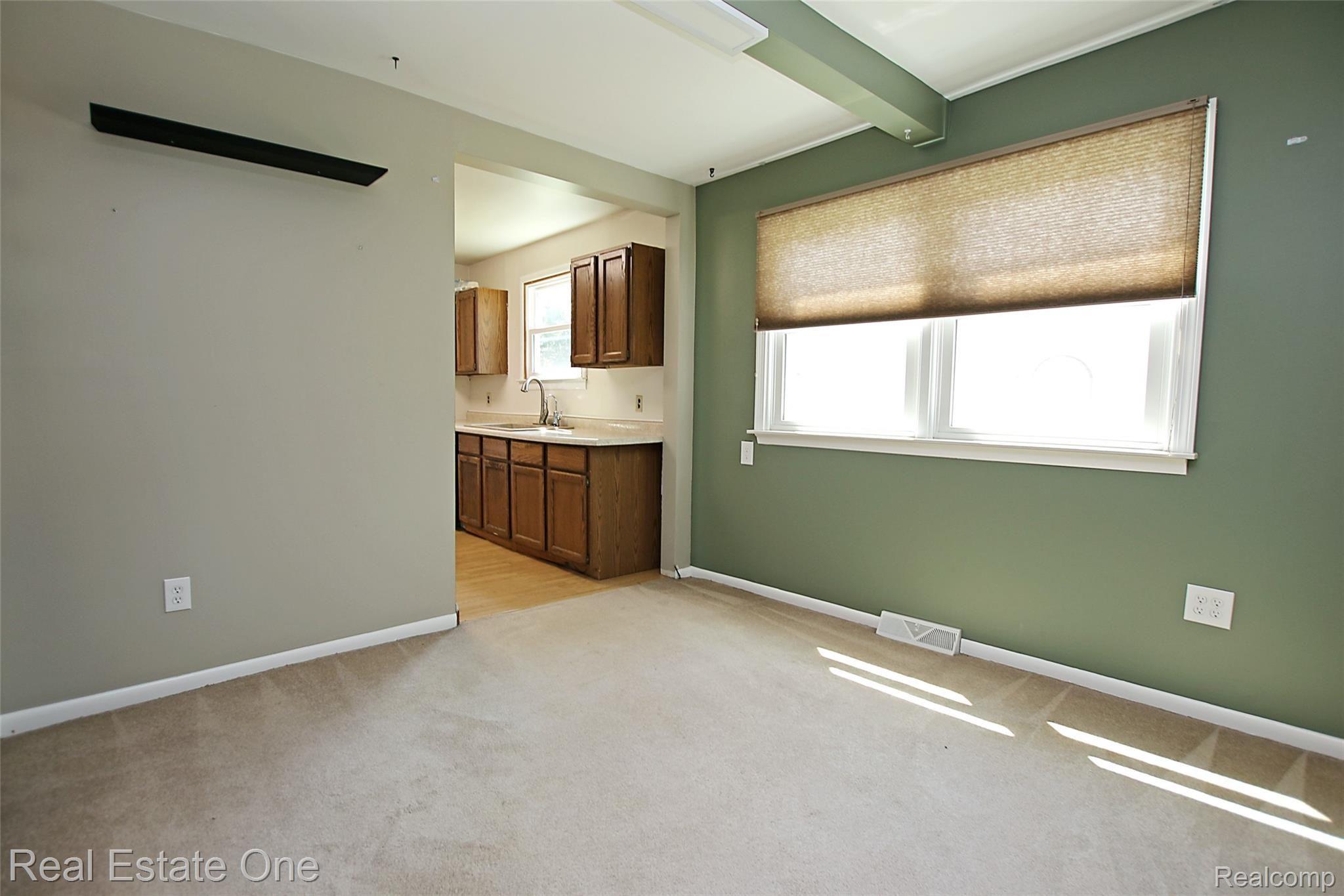 4321 Howe Road Grand Blanc, MI 48439 - Photo 13 of 40 12) Dining Room.jpg