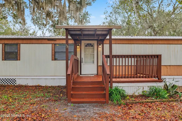 a view of a pathway of a house with wooden fence