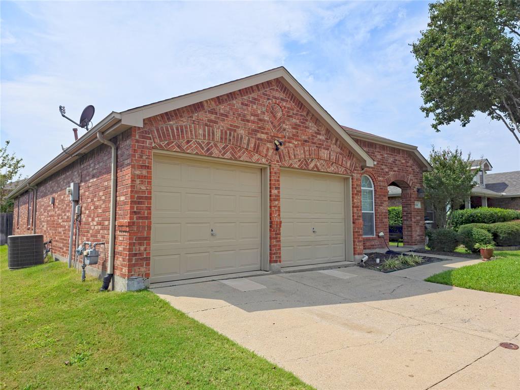 514 Pinto Lane Forney, TX 75126 - Photo 2 of 28 a front view of house with yard
