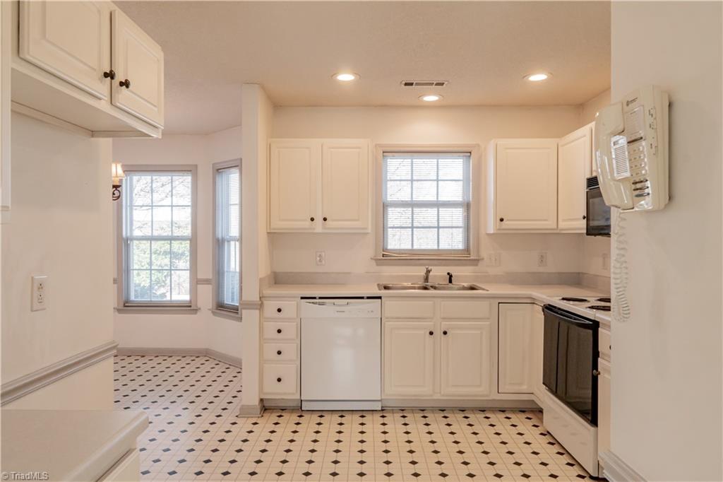 5071 Windsbury Ridge Road Clemmons, NC 27012 - Photo 4 of 28 Kitchen with brand-new dishwasher
