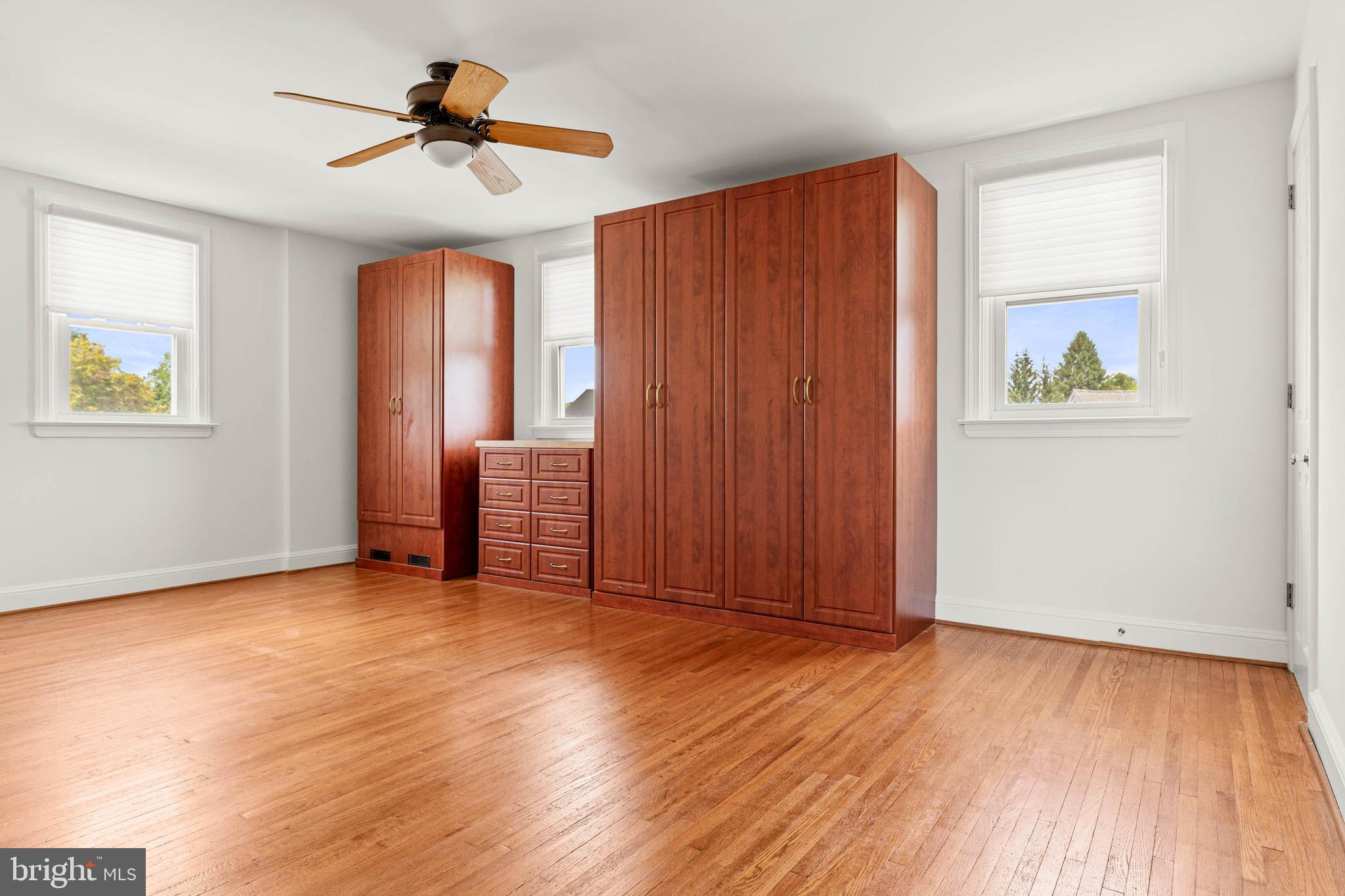 393 Grange Road Wayne, PA 19087 - Photo 17 of 31 Primary with Built-ins