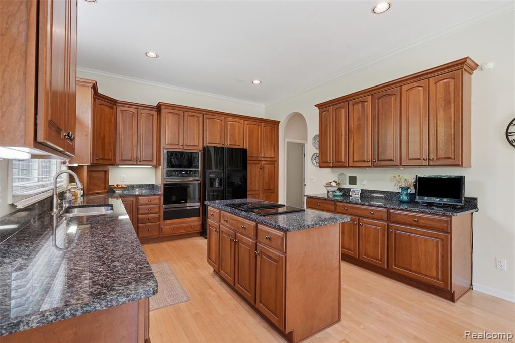 34555 Quaker Valley Road Farmington Hills, MI 48331 - Photo 14 of 53
