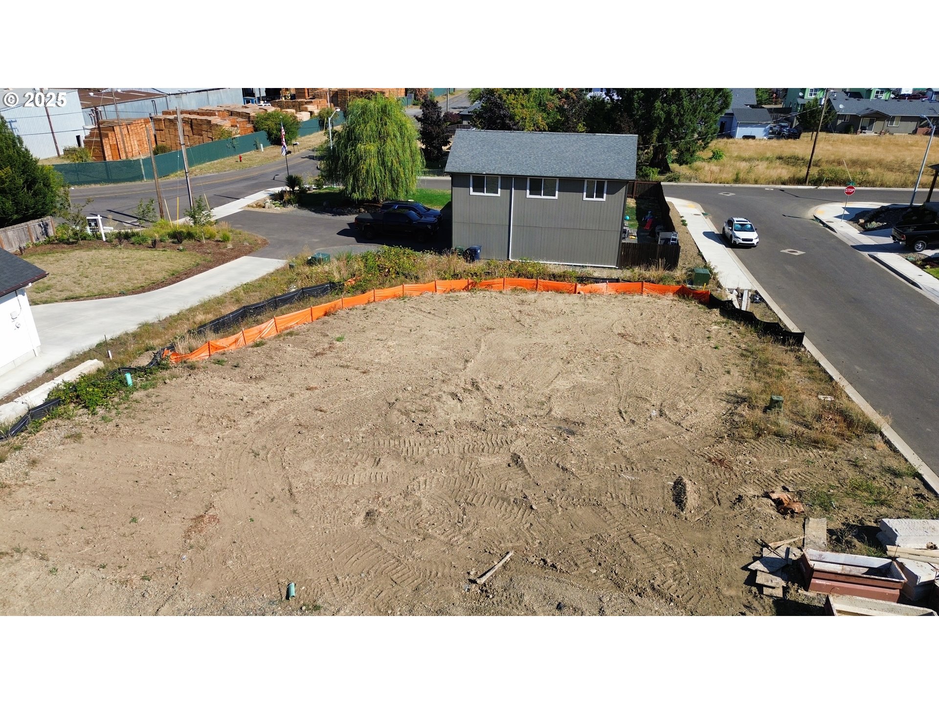 645 Boulder Loop Creswell, OR 97426 - Photo 4 of 6 a upper view of a house with a yard