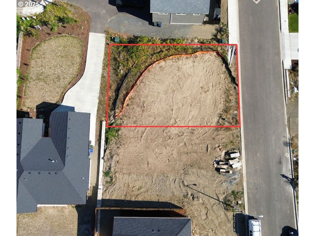 645 Boulder Loop Creswell, OR 97426 - Photo 6 of 6 an aerial view of a fireplace