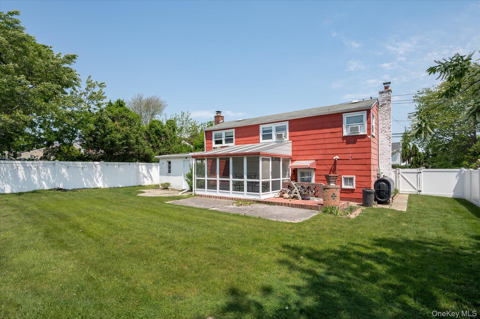 330 Woods Road North Babylon, NY 11703 - Photo 17 of 21