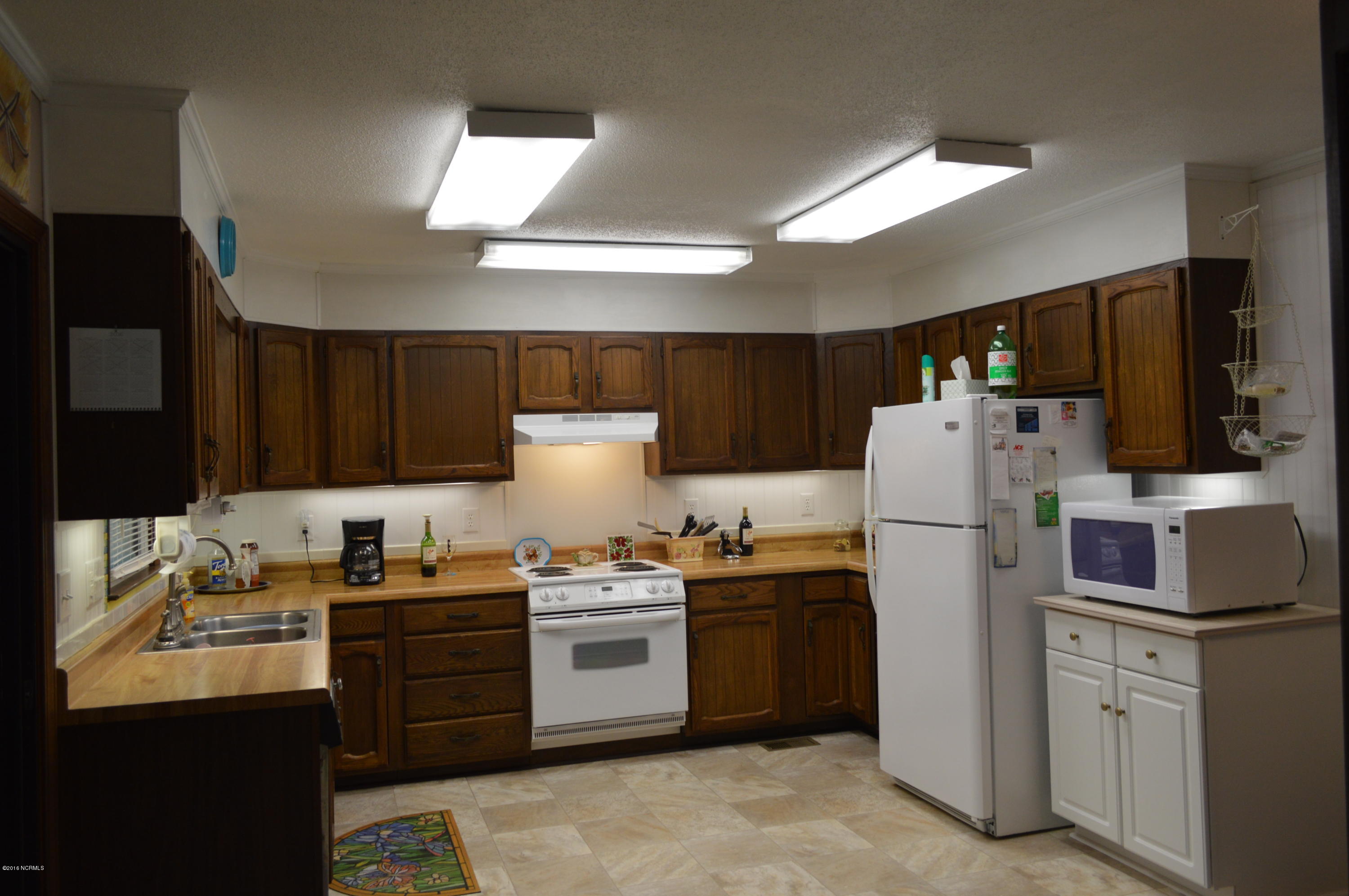 138 Old Stanton Road Beaufort, NC 28516 - Photo 7 of 12 Kitchen 2