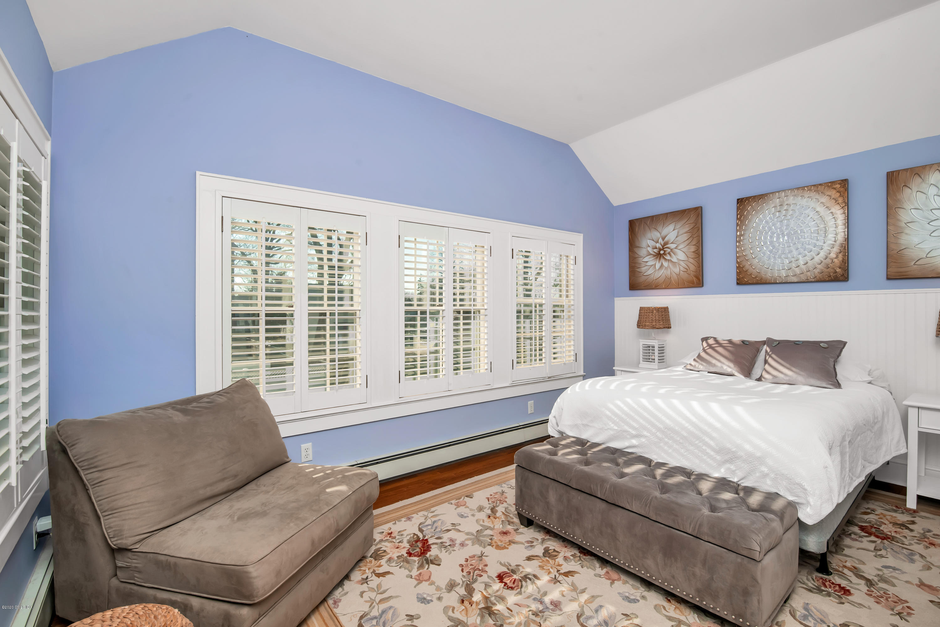 18 Stuart Drive Old Greenwich, CT 06870 - Photo 13 of 25 a living room with a bed furniture and a window