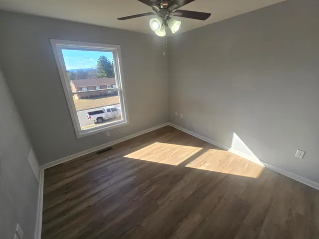 $2,300 | 3325 Ridgerun Drive Northeast, Roanoke, VA 24012