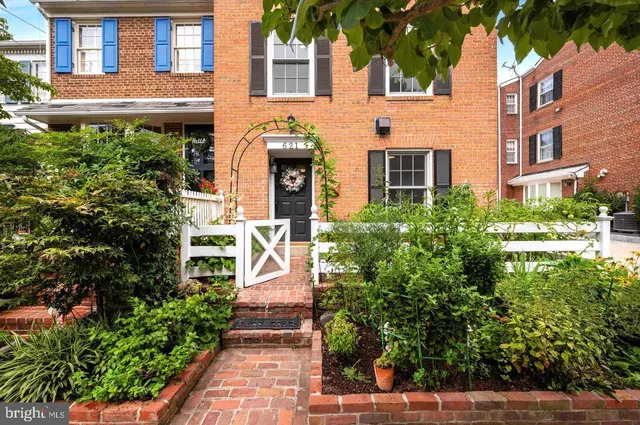 $5,900 | 621 South St Asaph Street, Alexandria, VA 22314