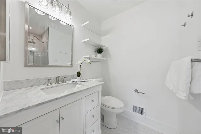 $5,900 | 621 South St Asaph Street, Alexandria, VA 22314