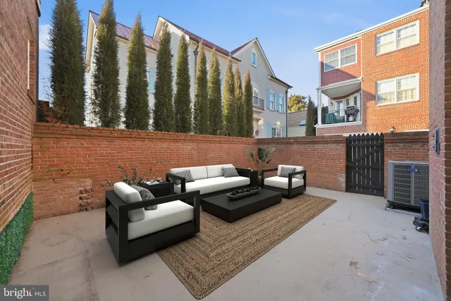 $5,900 | 621 South St Asaph Street, Alexandria, VA 22314