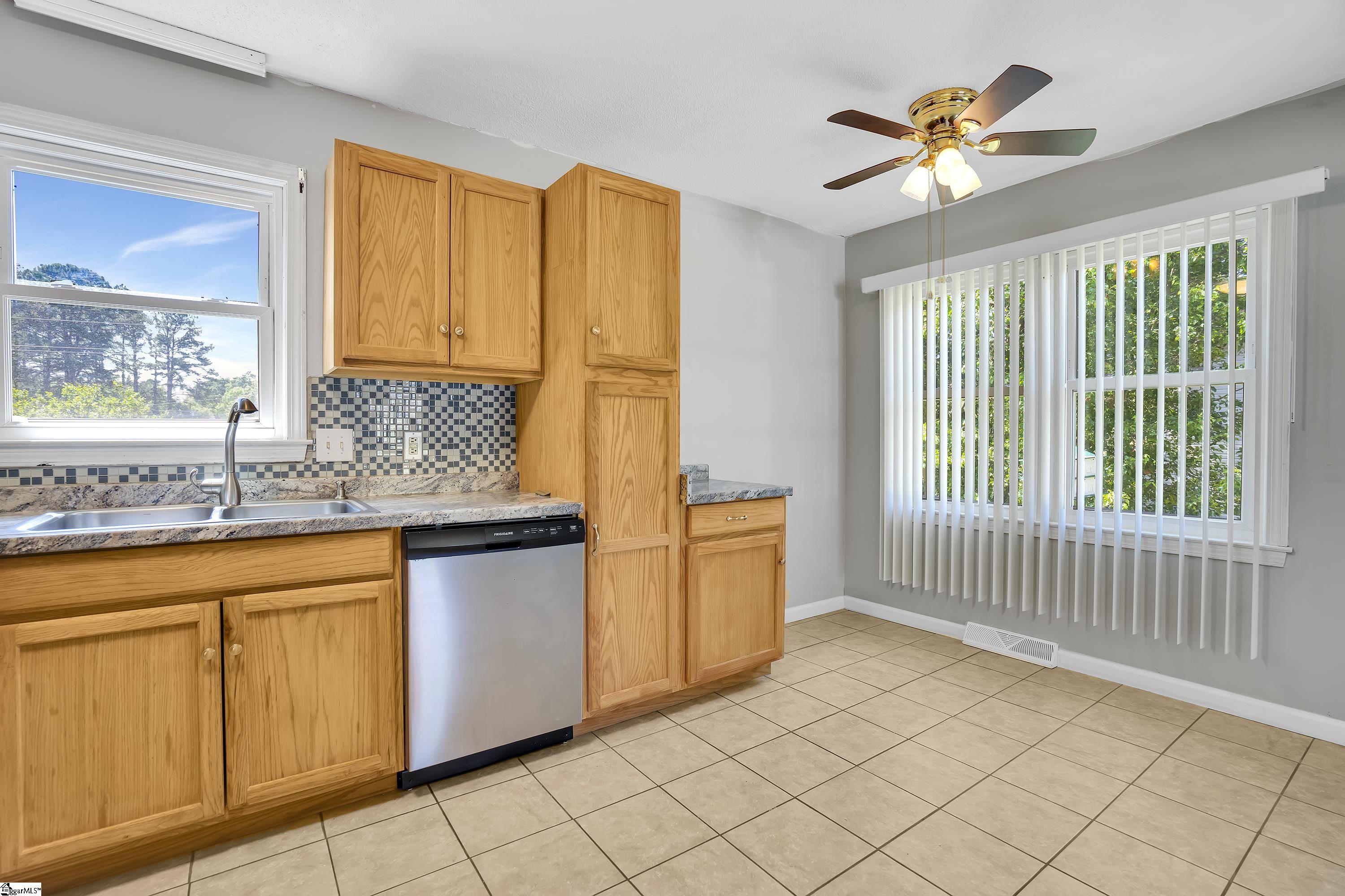 600 Westchester Road Easley, SC 29640 - Photo 3 of 25