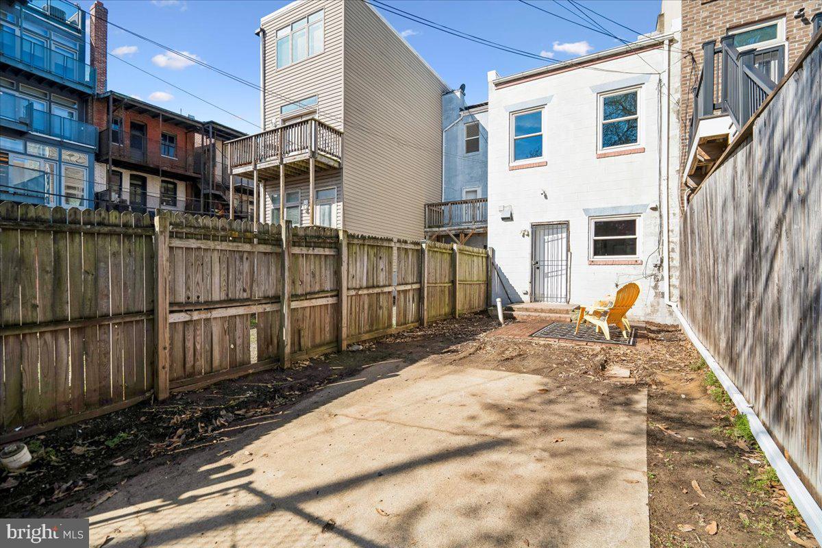 817 4th Street Northeast Washington, DC 20002 - Photo 35 of 40 a view of a house with wooden fence