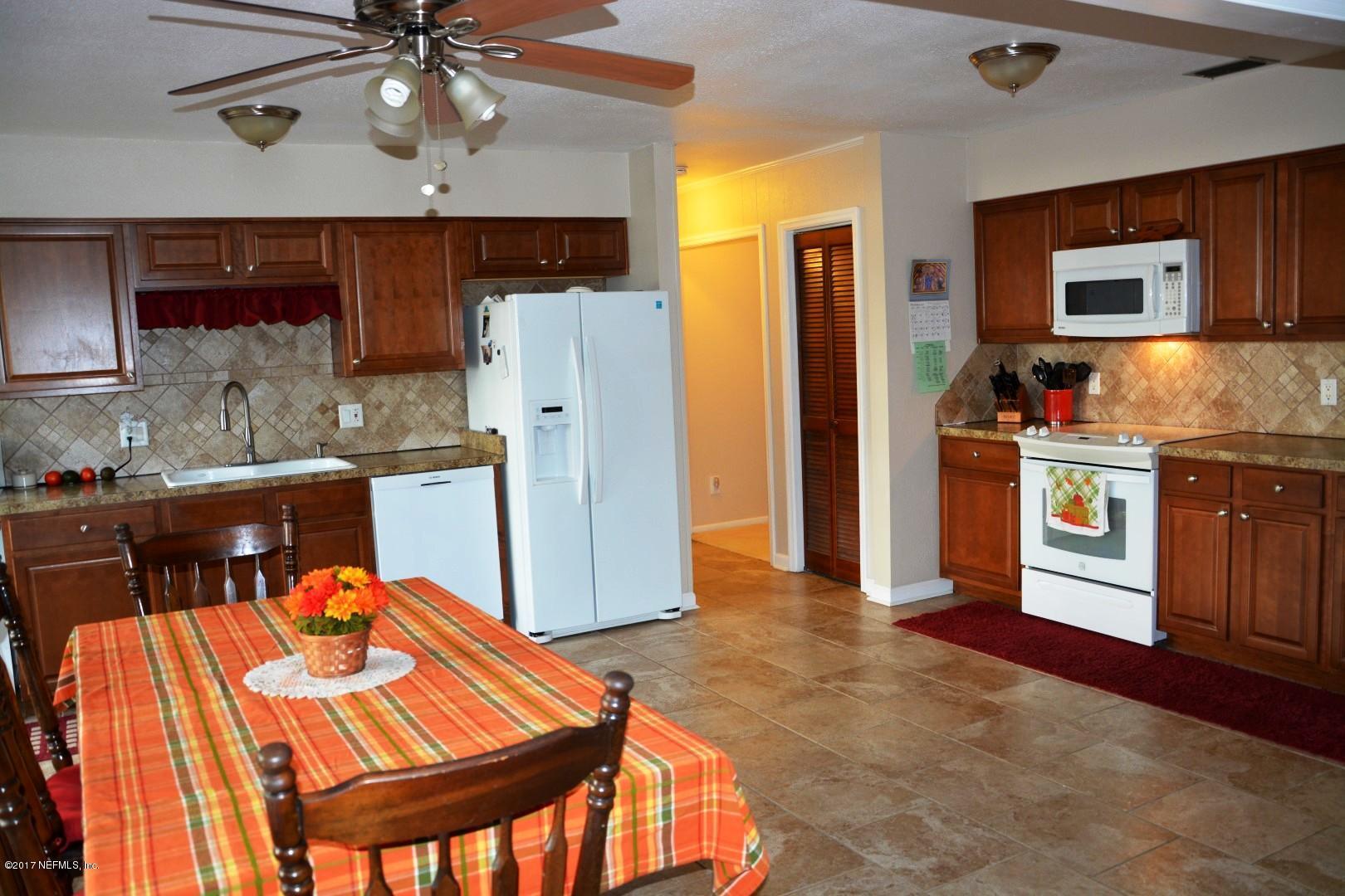 6954 Gatorbone Road Keystone Heights, FL 32656 - Photo 17 of 33 17) Dining and Kitchen