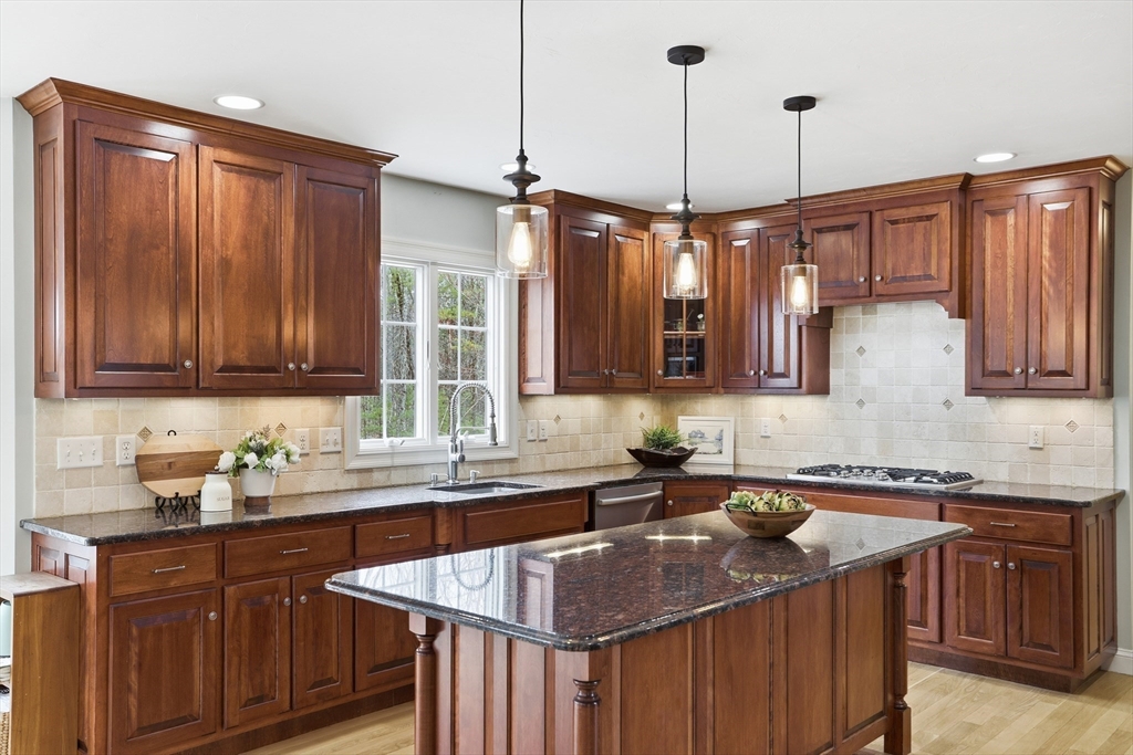 88 Drumlin Hill Road Bolton, MA 01740 - Photo 7 of 42