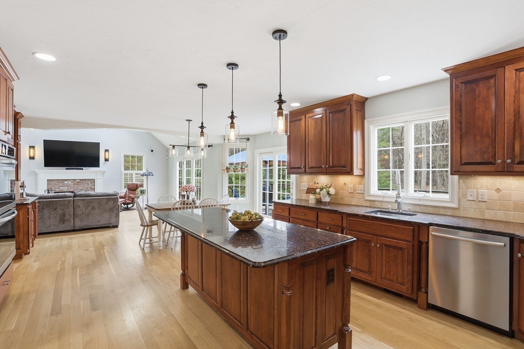 88 Drumlin Hill Road Bolton, MA 01740 - Photo 10 of 42