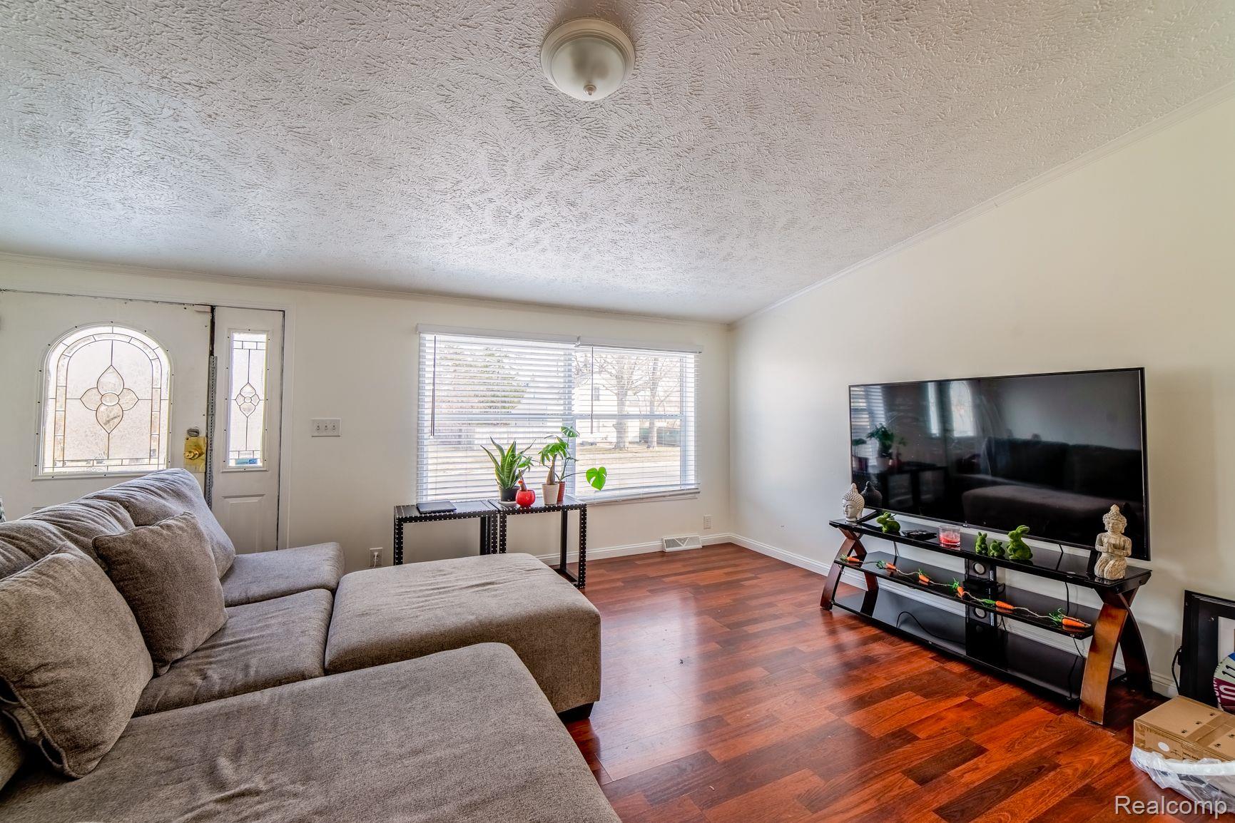 28581 Beechnut Street Inkster, MI 48141 - Photo 5 of 29 Living room