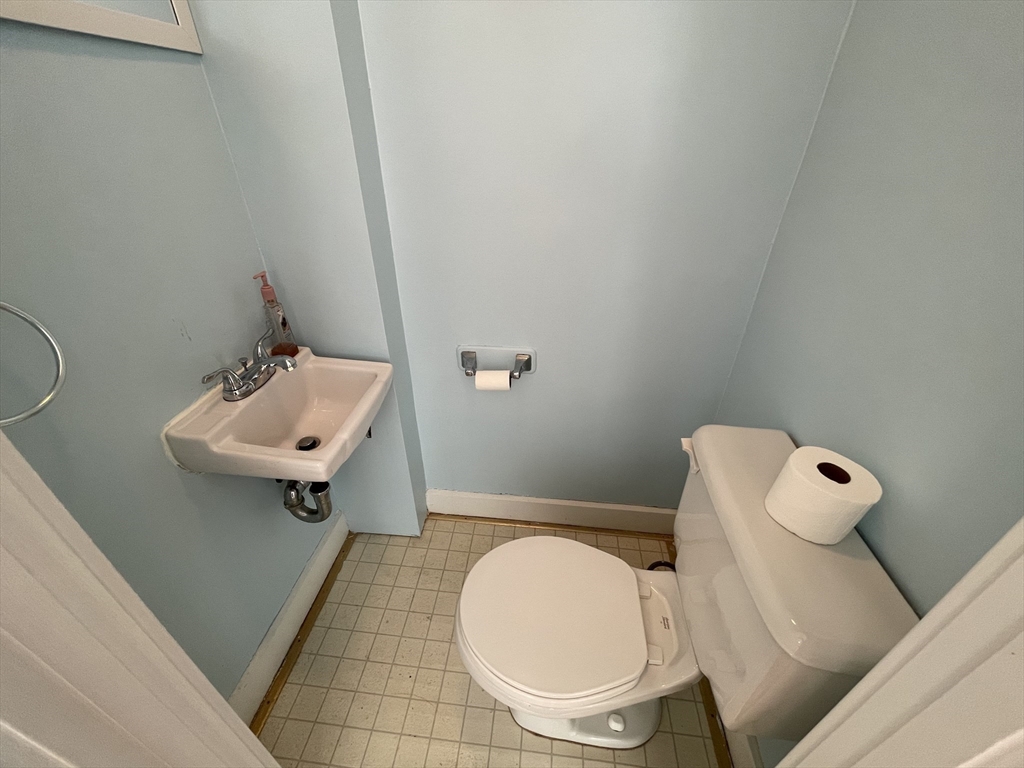 139 Oakdale Road Newton, MA 02461 - Photo 26 of 36