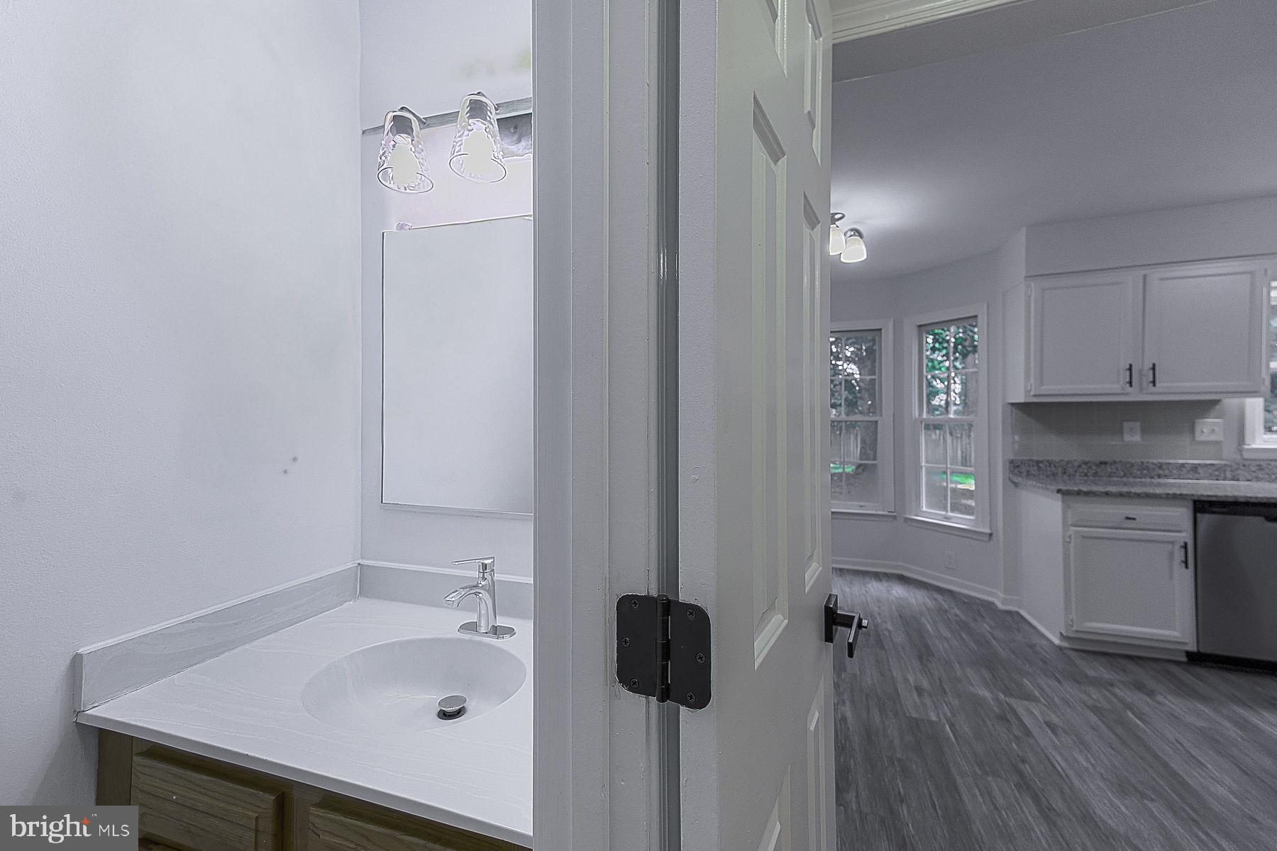 9281 Drawbridge Road Mechanicsville, VA 23116 - Photo 21 of 43 half bathroom