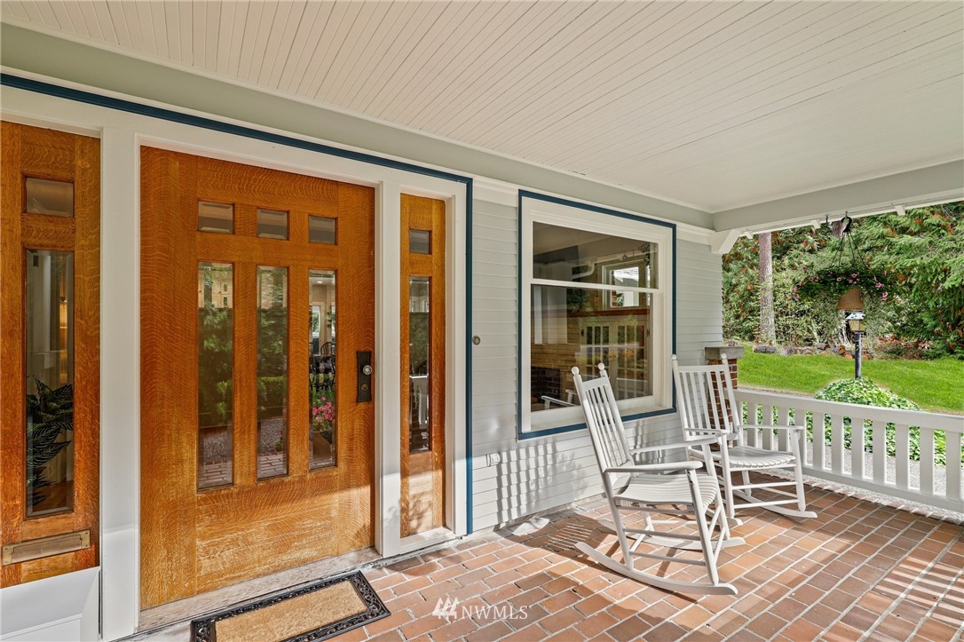 19128 Northeast Redmond Road Redmond, WA 98053 - Photo 3 of 35 a balcony with table and chairs