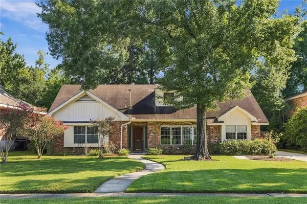 $460,000 | 9529 Robin Lane, River Ridge, LA 70123