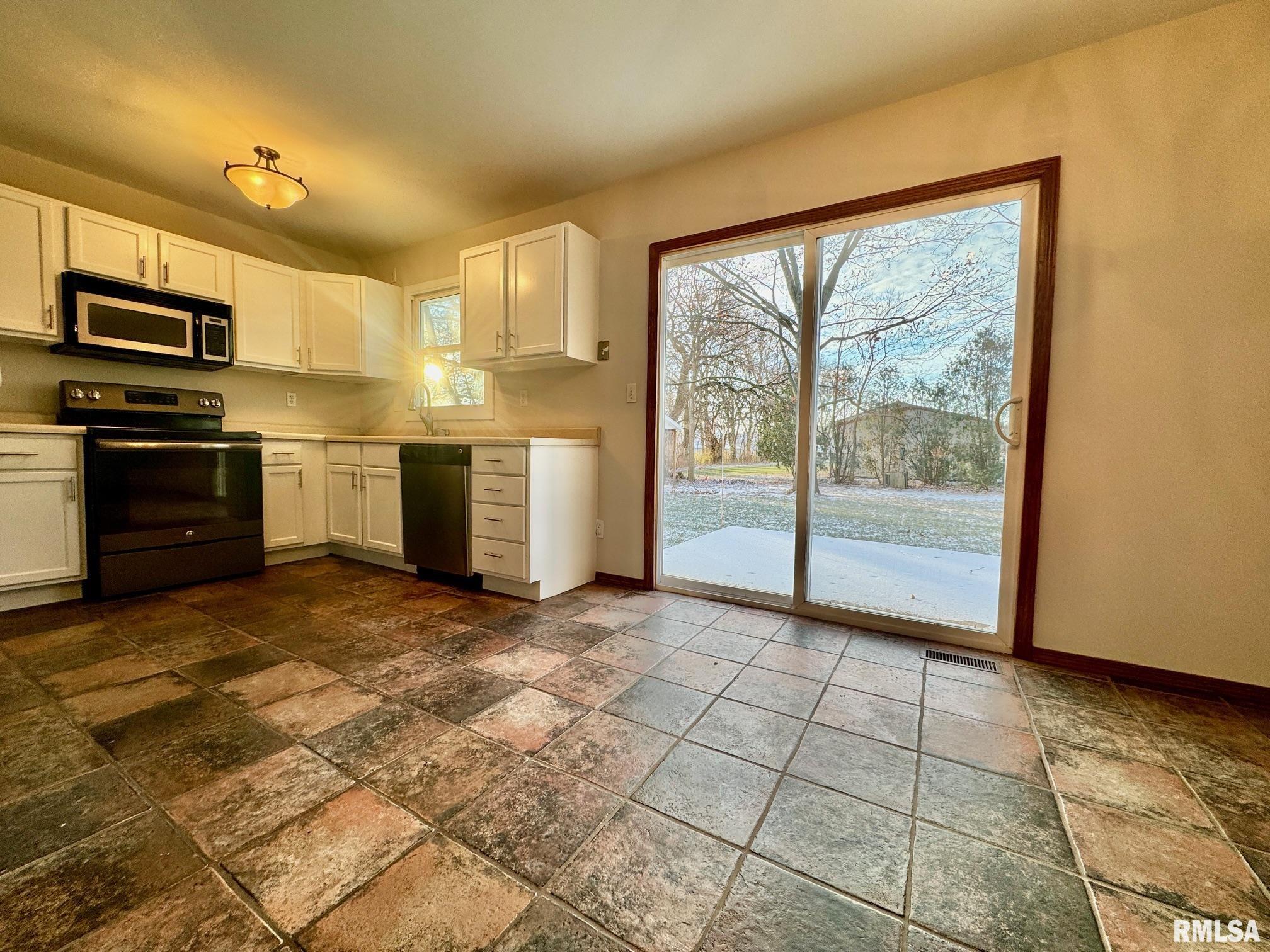 1028 Normal Street Henry, IL 61537 - Photo 4 of 26 Gallery Image 4