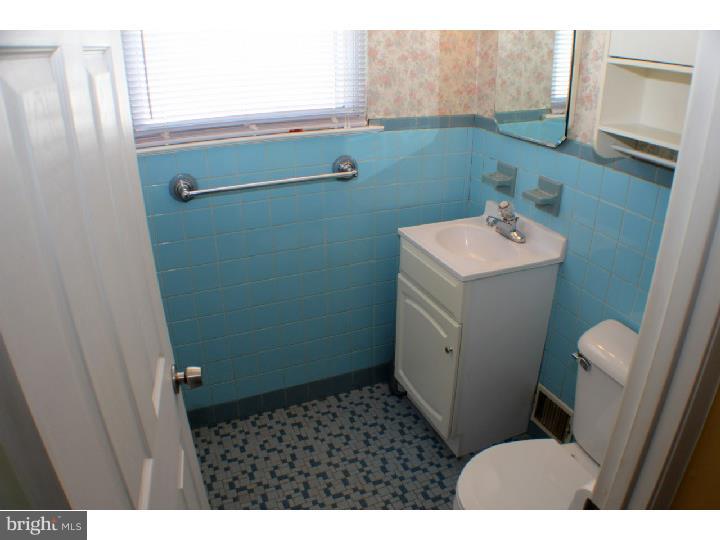 3429 Holyoke Road Philadelphia, PA 19114 - Photo 13 of 23 Bathroom