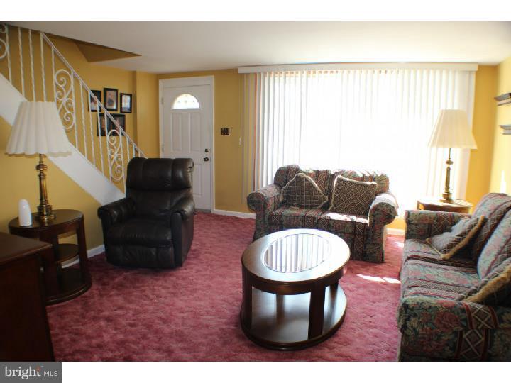 3429 Holyoke Road Philadelphia, PA 19114 - Photo 5 of 23 Living Room