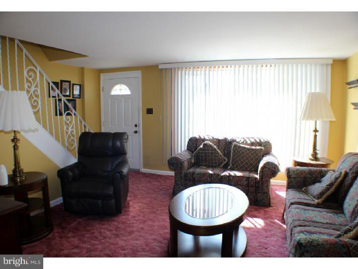 3429 Holyoke Road Philadelphia, PA 19114 - Photo 6 of 23 Living Room