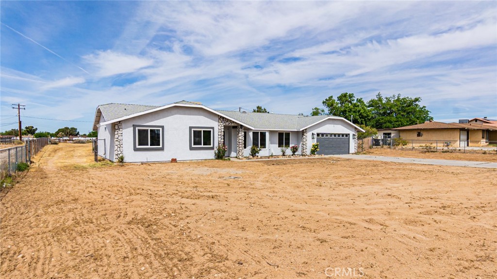 14280 Navajo Road Apple Valley, CA 92307 - Photo 2 of 23