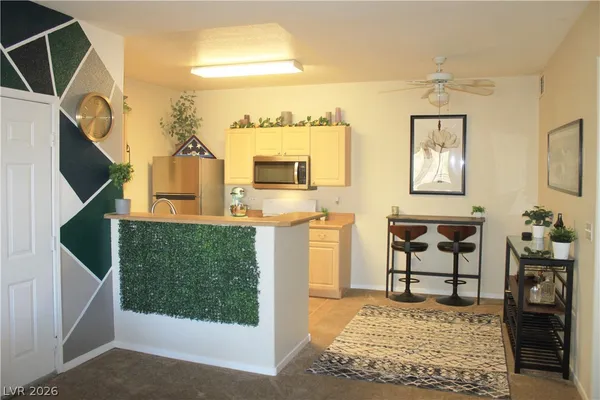 $1,100 | 8250 North Grand Canyon Drive, Unit 2110, Las Vegas, NV 89166
