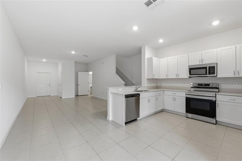 278 27th Street Southeast Ruskin, FL 33570 - Photo 4 of 35