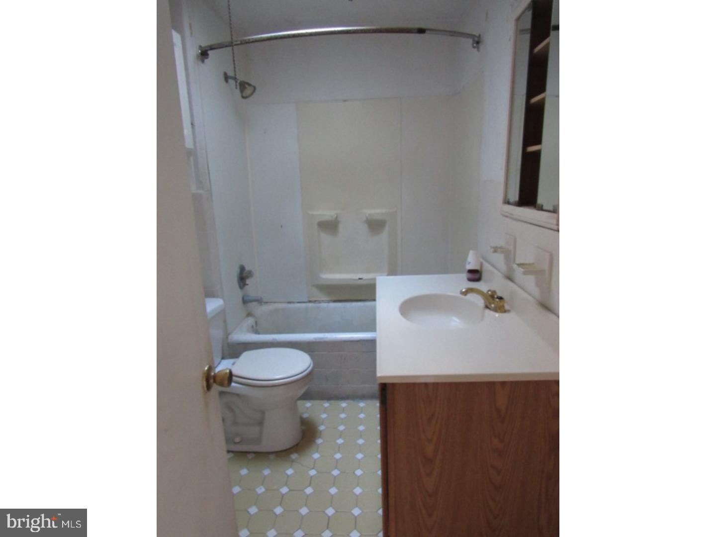 524 Littlecroft Road Upper Darby, PA 19082 - Photo 6 of 11