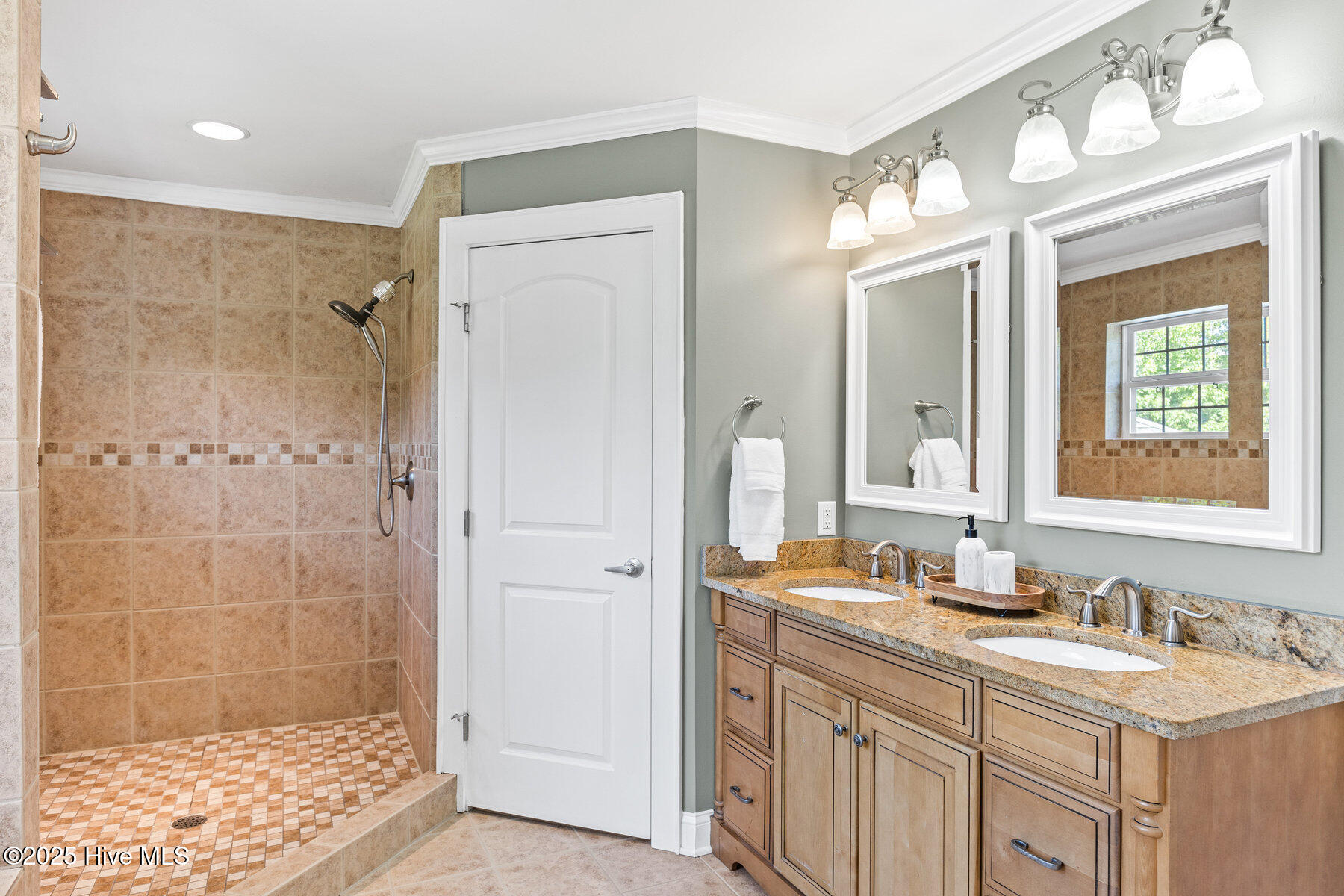 655 Hughes Road Hampstead, NC 28443 - Photo 31 of 70 Master bath